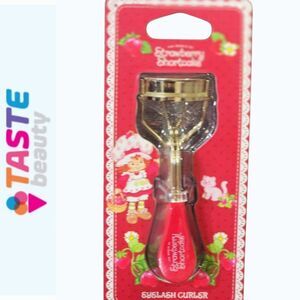 Taste Beauty X Strawberry Shortcake Eyelash Curler